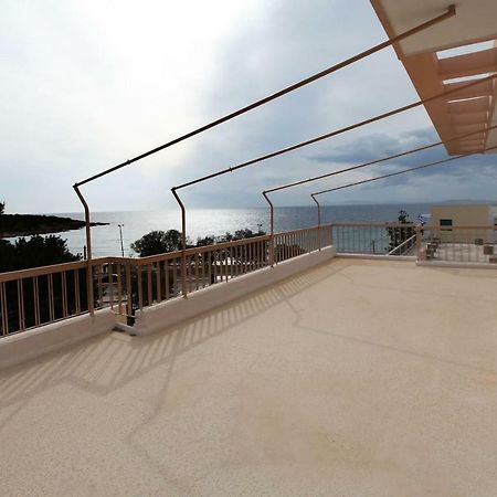 Seaside Renovated Top Floor Apartment Saronida Bagian luar foto