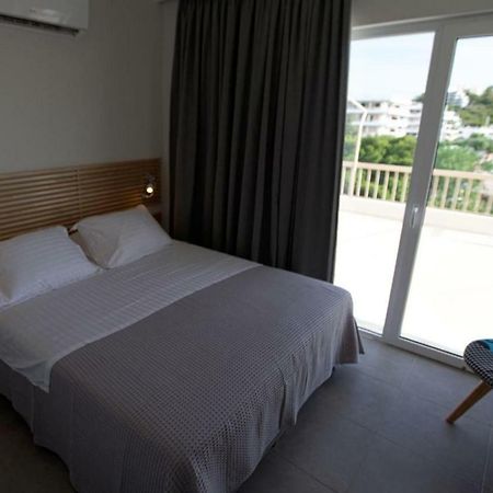 Seaside Renovated Top Floor Apartment Saronida Bagian luar foto