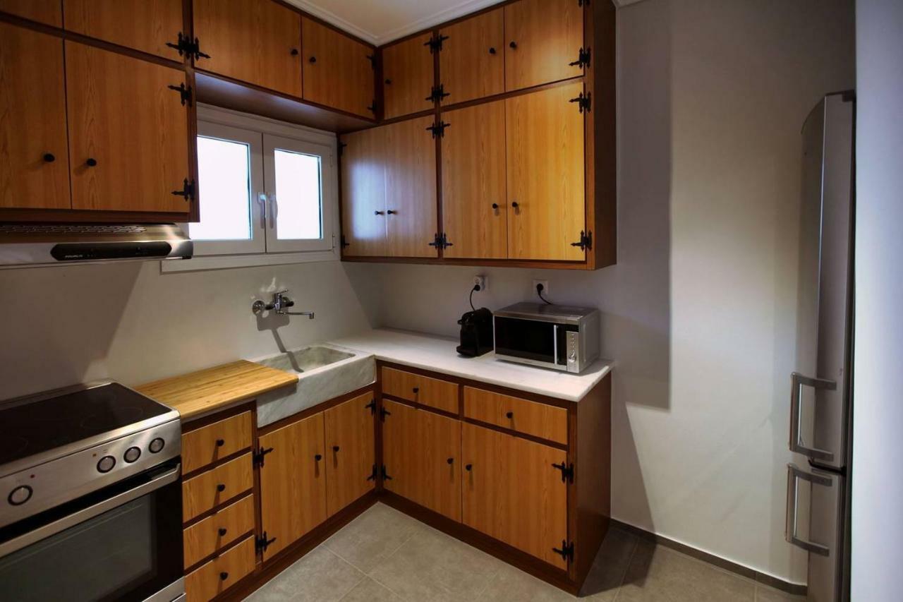 Seaside Renovated Top Floor Apartment Saronida Bagian luar foto