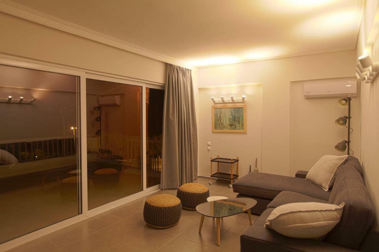 Seaside Renovated Top Floor Apartment Saronida Bagian luar foto