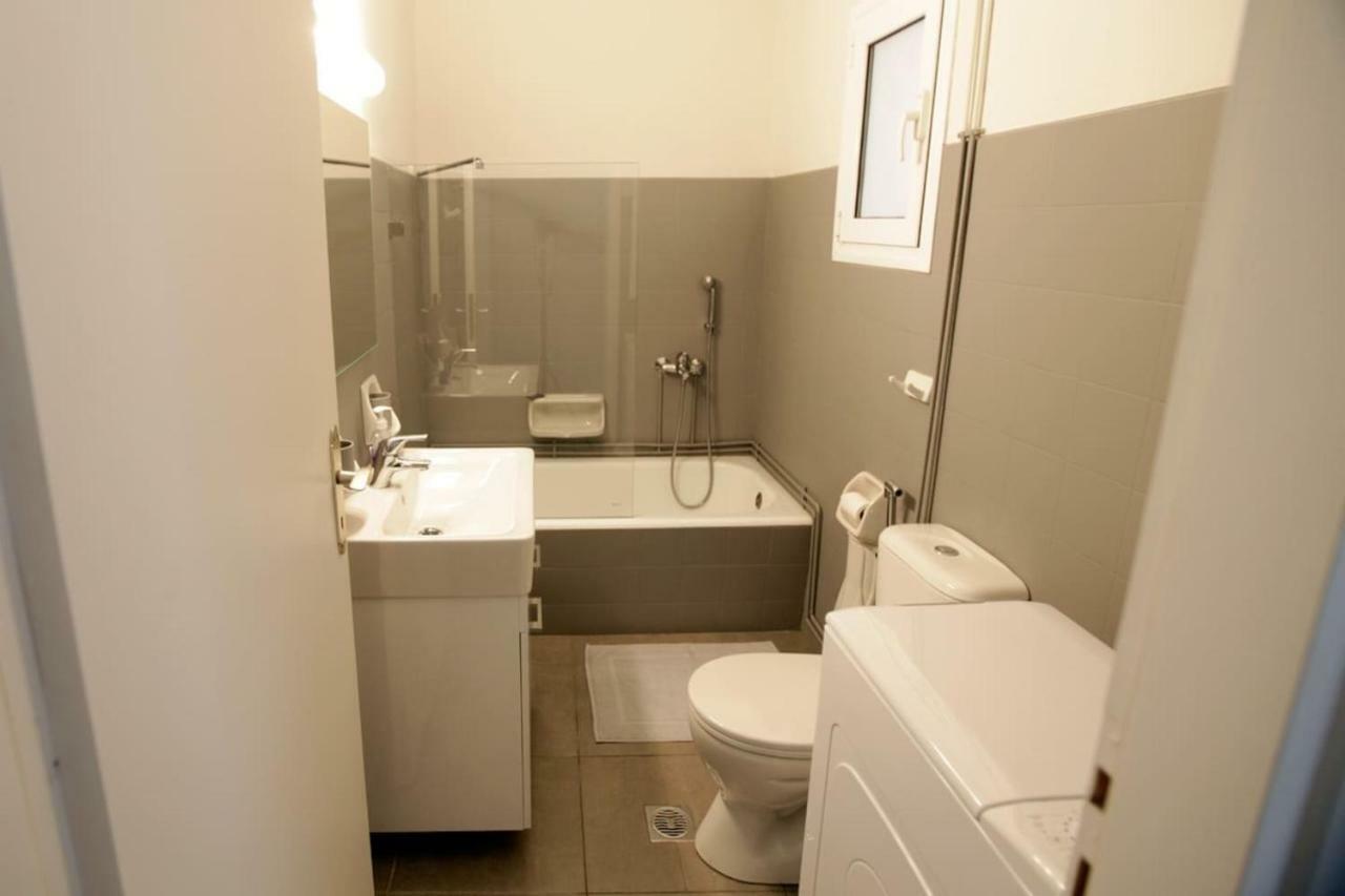 Seaside Renovated Top Floor Apartment Saronida Bagian luar foto