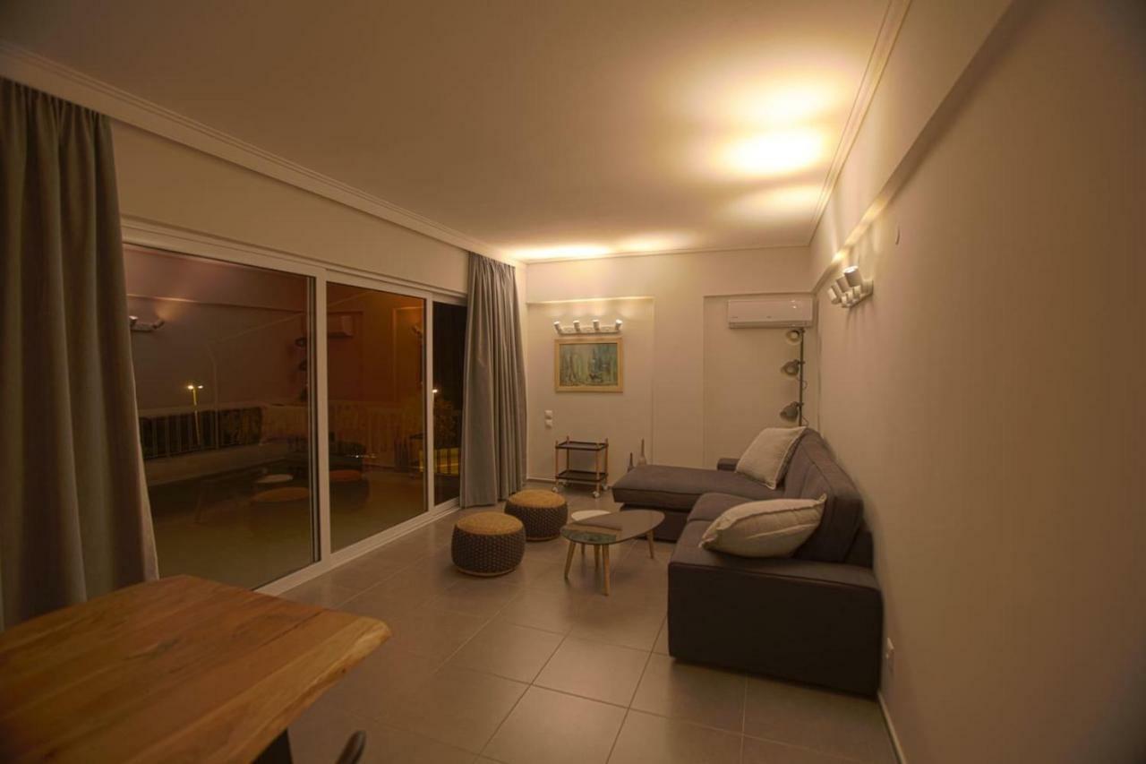 Seaside Renovated Top Floor Apartment Saronida Bagian luar foto
